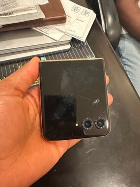Foldable Black Smartphone with Dual Rear Cameras Motorola Razr unlocked 256gb